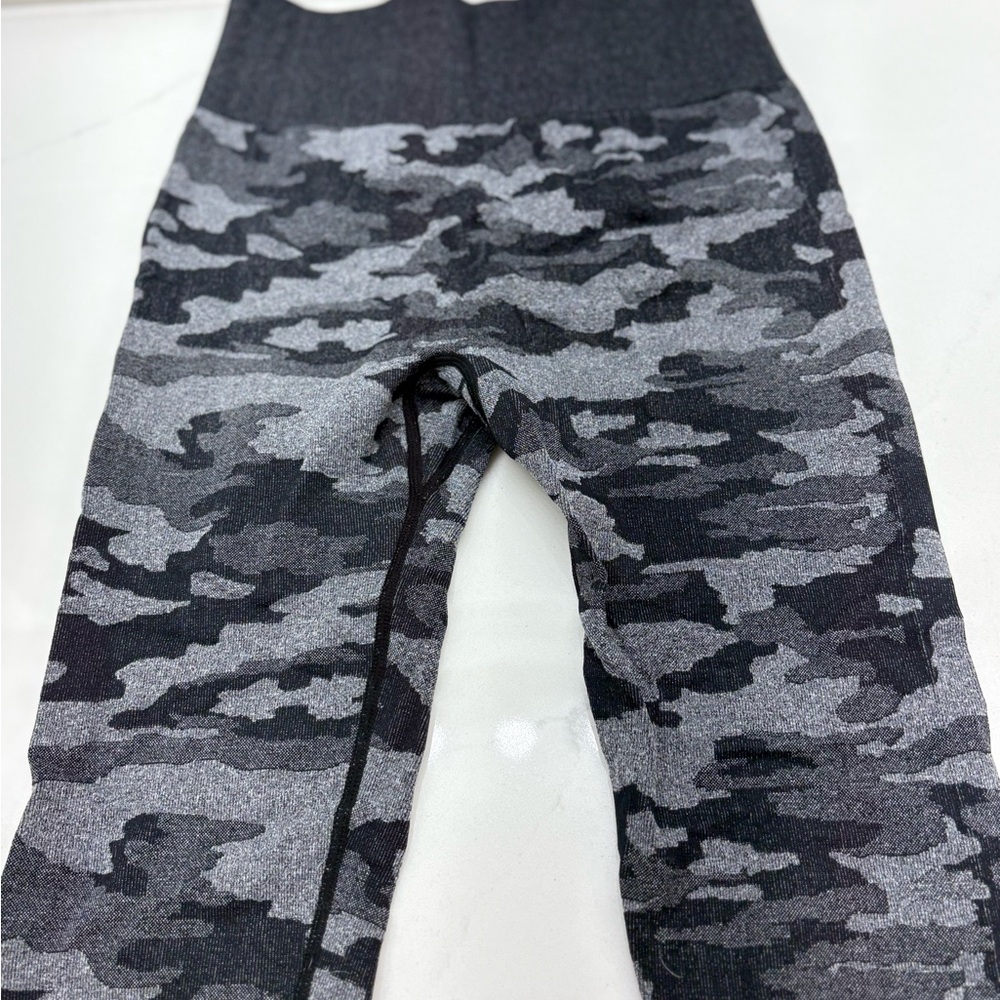 Gymshark Women’s Butt Lifting Gray Camo Leggings